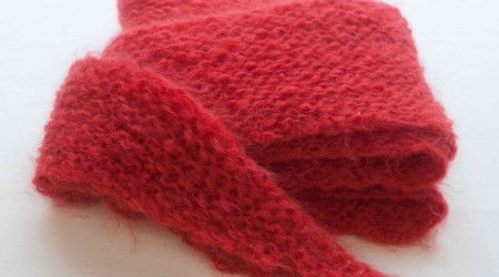 chèche rouge en tricot fait main