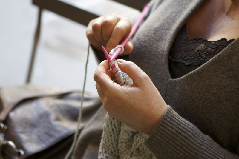 cours de tricot à lyon le lyon qui tricote avec agnès dominique